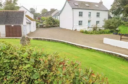 1 bedroom Y Cartws beach and hot tub in Pembrokeshire