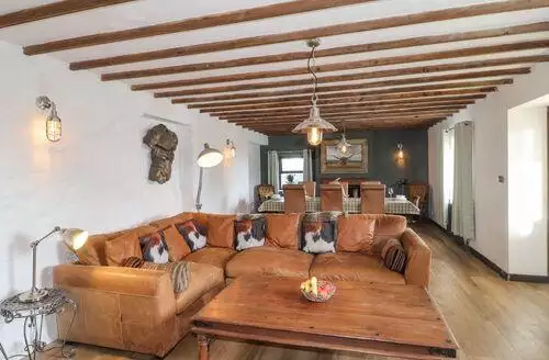 5 bedroom Clawddcam in Pembrokeshire