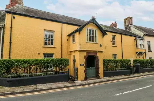 5 bedroom The Old Vicarage beach and hot tub in Saundersfoot