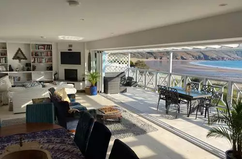6 bedroom The Sandcastle beach and hot tub in Saundersfoot