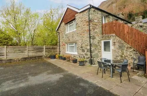 2 bedroom First Floor Apartment in Snowdonia