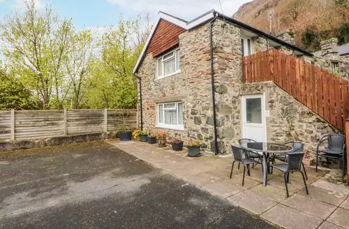 2 bedroom Ground Floor Apartment in Snowdonia