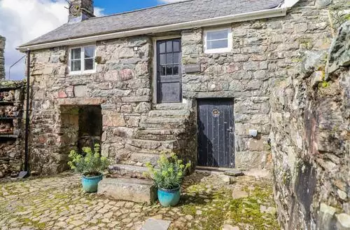 1 bedroom The Romantic Hideaway At Rhiw Goch Inn in Snowdonia