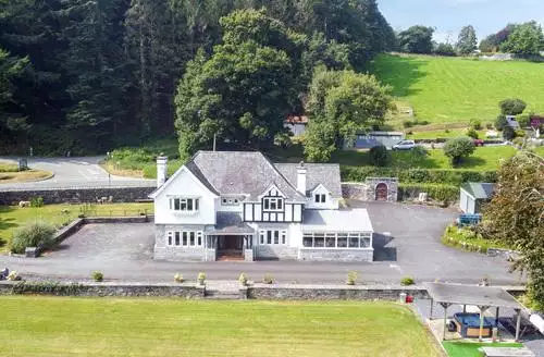 5 bedroom Pengwern in Snowdonia