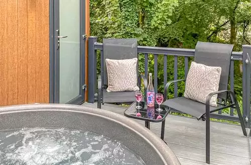 1 bedroom Riverside Studio Pod Ht in Snowdonia