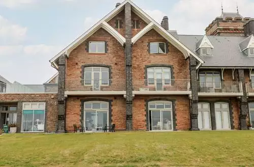 3 bedroom 21 The Rest in South Wales