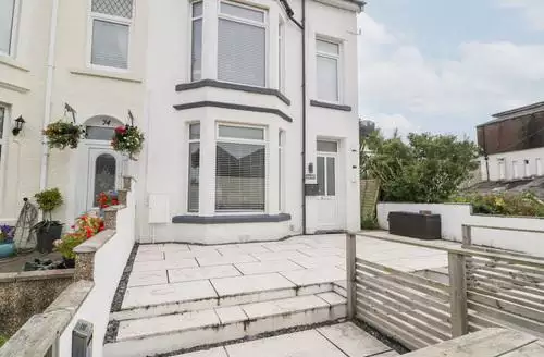 2 bedroom 76A Mackworth Road in South Wales