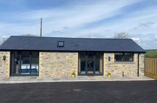 1 bedroom The Cwtch beach and hot tub in South Wales