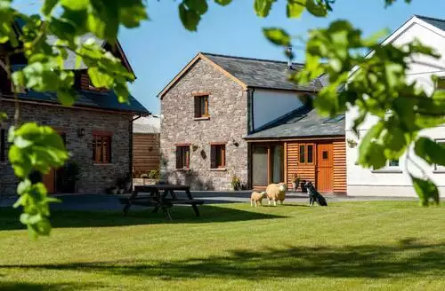 8 bedroom 8 Bed Cottage In Cray in South Wales