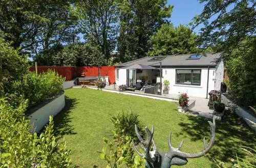 2 bedroom Summerhouse in Tenby