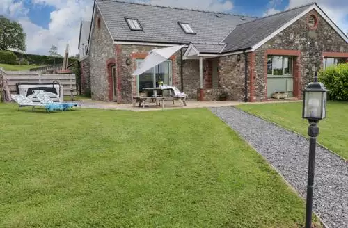 2 bedroom Gwennol Cottage in West Wales