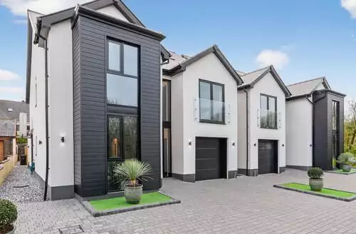 5 bedroom Ty Hir in West Wales